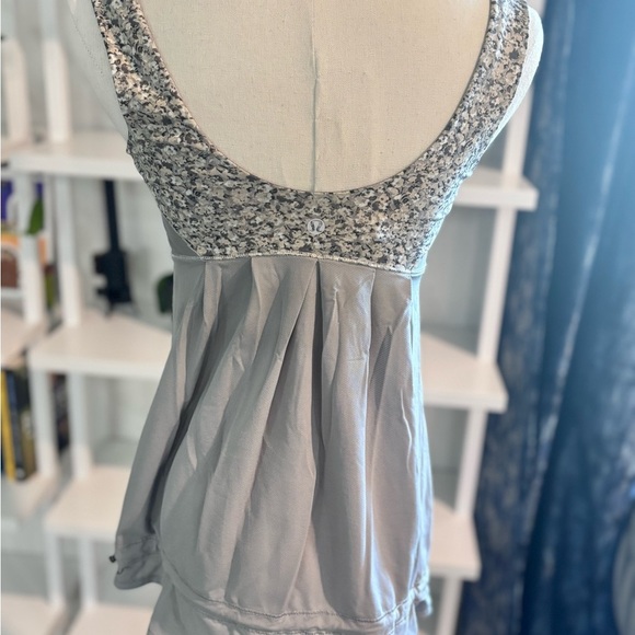 Lululemon Elevate Tank‎ gray - Picture 5 of 7